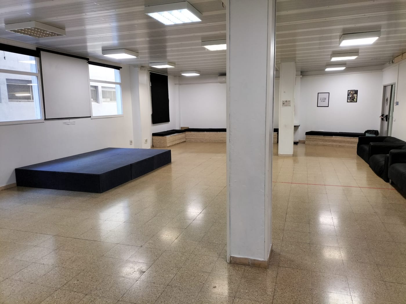 Sala diàfana per a dinàmiques i presentacions